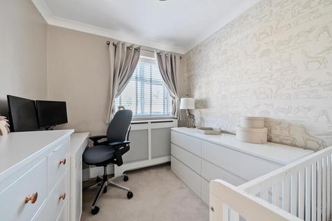 16 Redleaves Avenue, Ashford, TW15 1LD