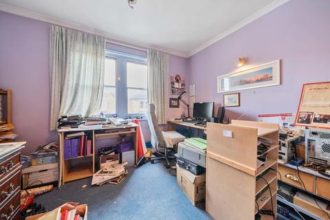 42 Artillery Road, Guildford, GU1 4NW