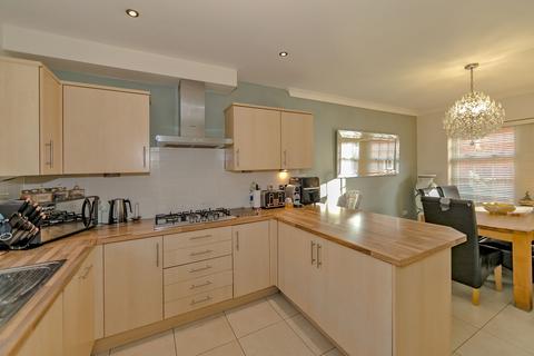 5 bedroom townhouse for sale, Frampton Grove, Milton Keynes MK4