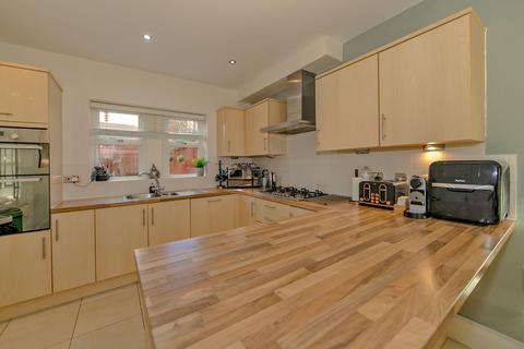 5 bedroom townhouse for sale, Frampton Grove, Milton Keynes MK4