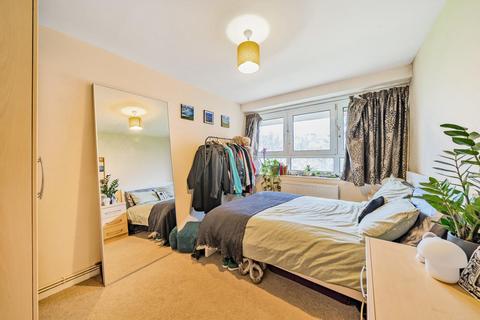 2 bedroom flat for sale, Bullen Street, Battersea