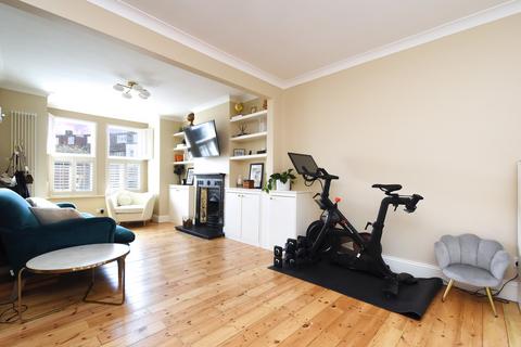 5 Bromley Crescent, Bromley, BR2 0HA