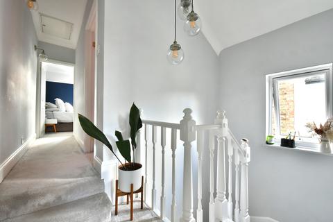 5 Bromley Crescent, Bromley, BR2 0HA