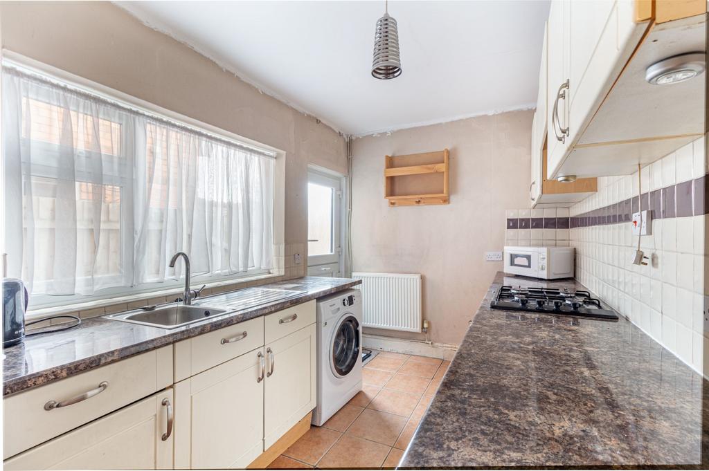 Carlyle Road, Aston Fields, B60 2PN 2 bed terraced house for sale £