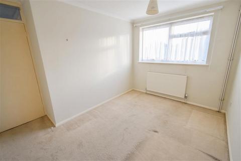 2 Benden Close, Staplehurst, Tonbridge, TN12 0SD