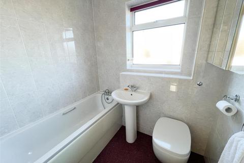 2 Benden Close, Staplehurst, Tonbridge, TN12 0SD