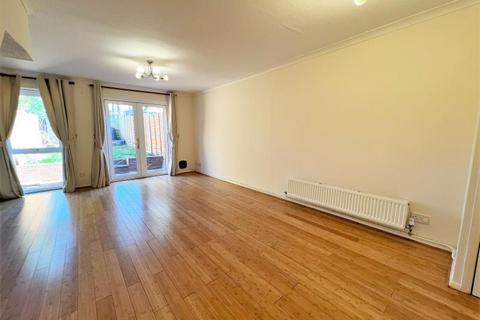 3 bedroom terraced house to rent, Huntingdon Road, Woking GU21