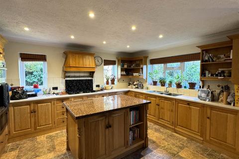 4 bedroom detached house for sale, Marden Road, Staplehurst