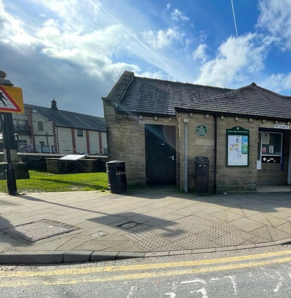 Holmfirth HD9 Retail property (high street) to rent £350 pcm (£81 pw)