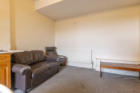 3 bedroom flat to rent - 1757L – Gardner's Crescent, Edinburgh, EH3 8DF