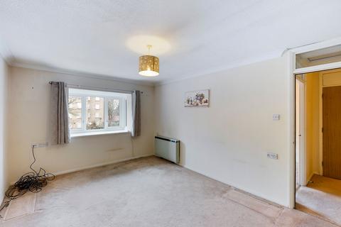 1 bedroom flat for sale, Chatsworth Place, Lewes Court, CR4