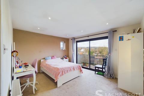 2 bedroom flat for sale - Morris Court, Redhill RH1