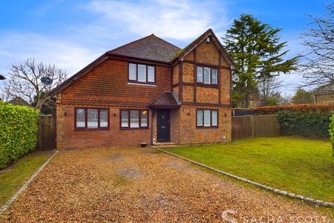 4 bedroom detached house for sale, Walnut Grove, Banstead, SM7