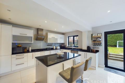 4 bedroom detached house for sale, Walnut Grove, Banstead, SM7