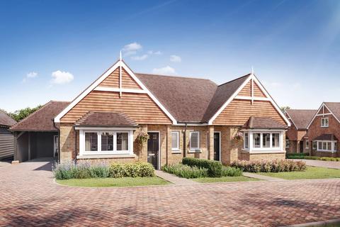 3 bedroom chalet for sale, West Drive, Tadworth, KT20