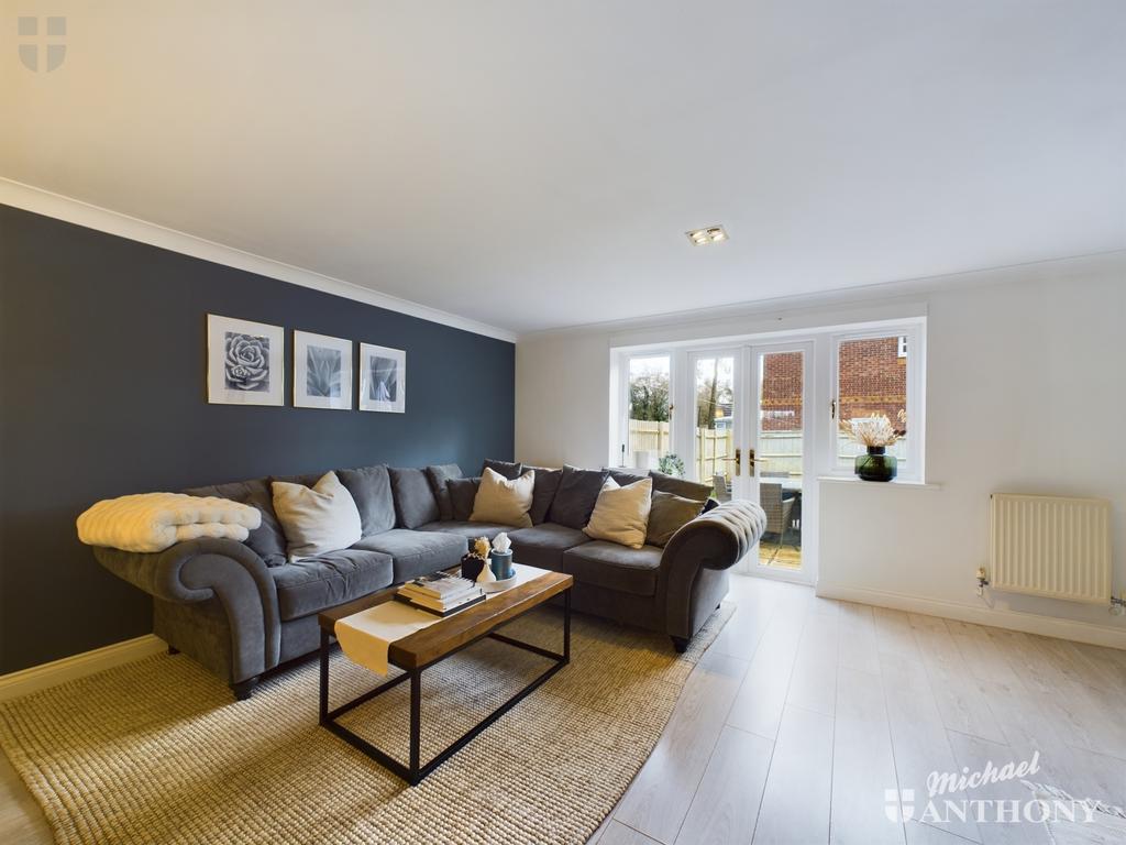 Whitehead Way, Aylesbury 3 bed semidetached house for sale £425,000