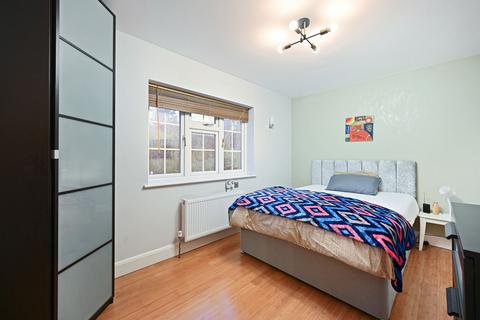 8 The Dene, Cheam, Sutton, SM2 7EG