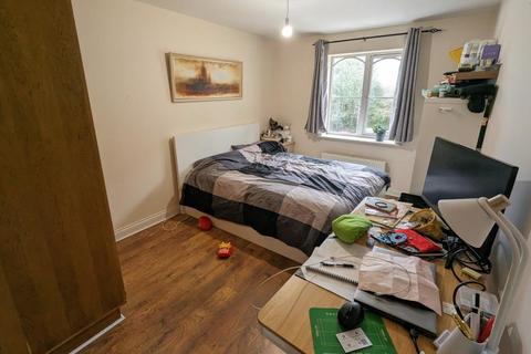 2 bedroom flat to rent, Century Court, Woking GU21