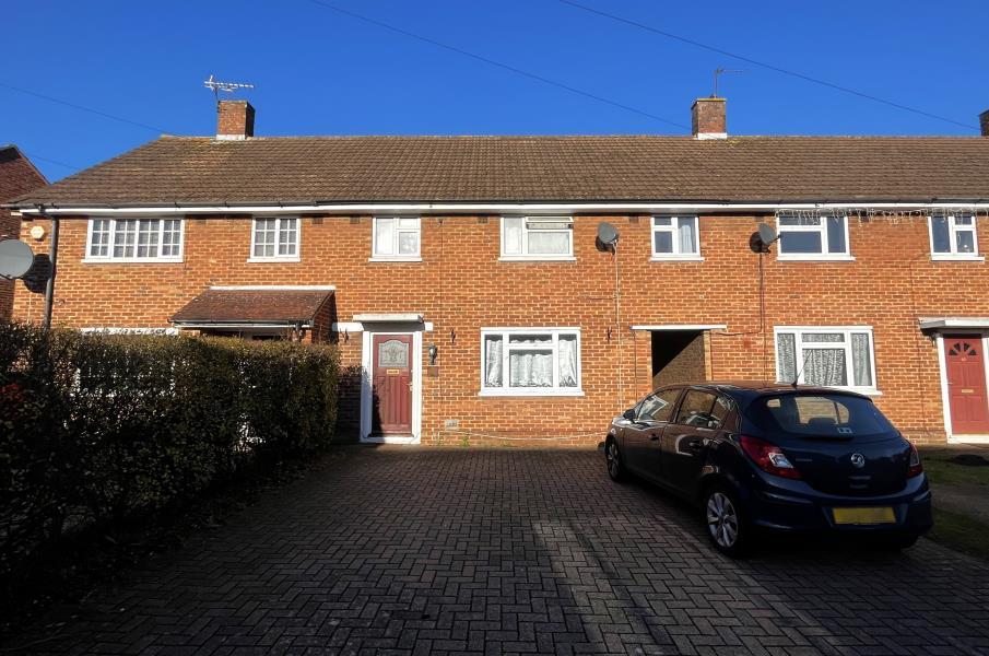 Catherine Close, Byfleet KT14 4 bed terraced house to rent £1,850 pcm