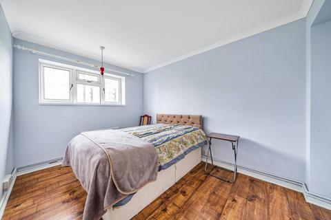 3 bedroom flat for sale, Knox Court, Studley Road, Stockwell, London, SW4