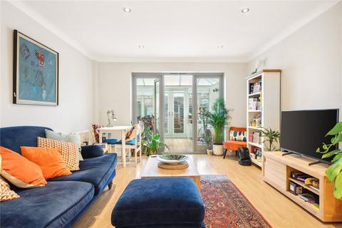 8 Walt Whitman Close, London, SE24 0QX