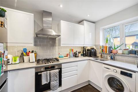 8 Walt Whitman Close, London, SE24 0QX