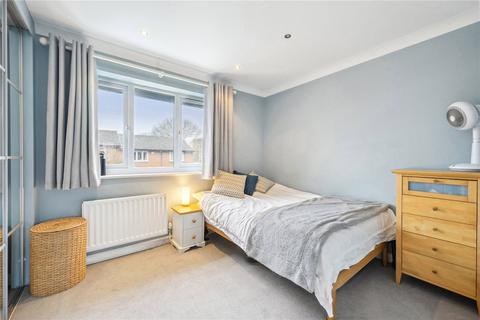 8 Walt Whitman Close, London, SE24 0QX