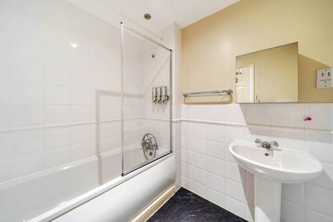 3 bedroom flat to rent, Lowestoft Mews, Gallions Reach, London, E16