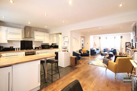 120 Munster Avenue, Hounslow, TW4 5BJ