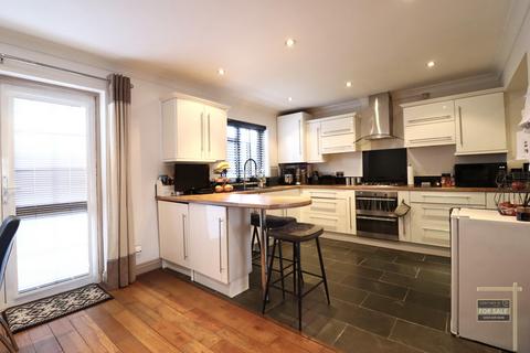 120 Munster Avenue, Hounslow, TW4 5BJ