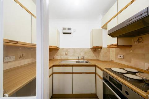 2 bedroom flat for sale, Cedar Close, SE21, West Dulwich, London, SE21