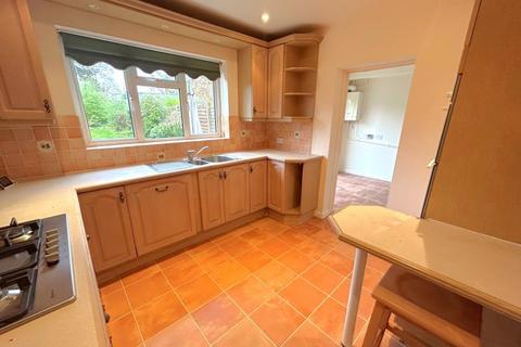 4 bedroom detached house to rent, Waldens Park Road, Woking GU21