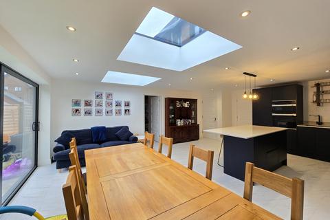 57 Baruc Way, Barry, CF62 5AX