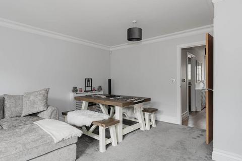 3 bedroom semi-detached house to rent - Whitebeam Close, Epsom