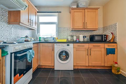 4 bedroom flat for sale, Western road, Mitcham, CR4