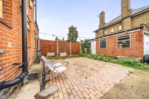 3 bedroom house to rent, The Roundway, Tottenham, London, N17