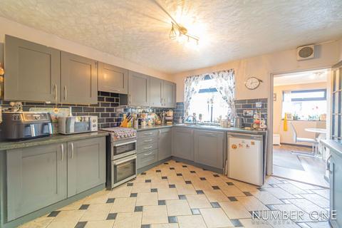 3 bedroom detached house for sale, Liswerry Road, Newport, NP19