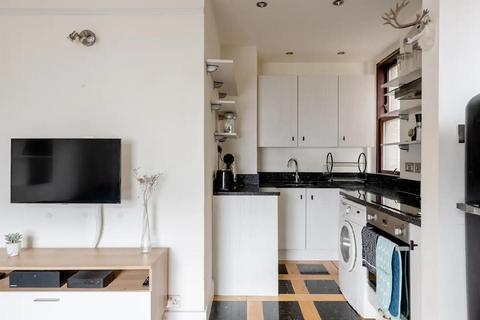 1 bedroom flat for sale, Garnett Road, Belsize Park