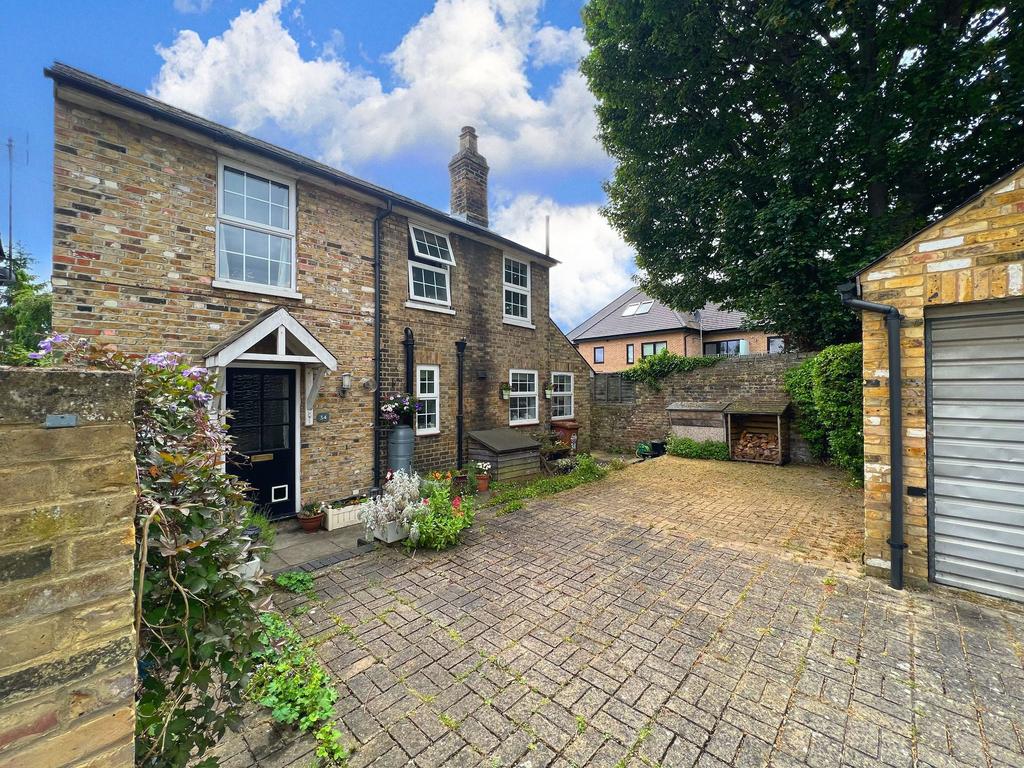 Gladstone Road, Ware SG12 4 bed detached house for sale £750,000