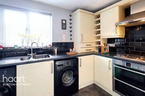 3 bedroom terraced house for sale, High Street, Swadlincote