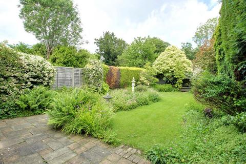 95 Barnmead, Haywards Heath, RH16 1XB
