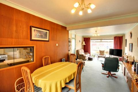 95 Barnmead, Haywards Heath, RH16 1XB