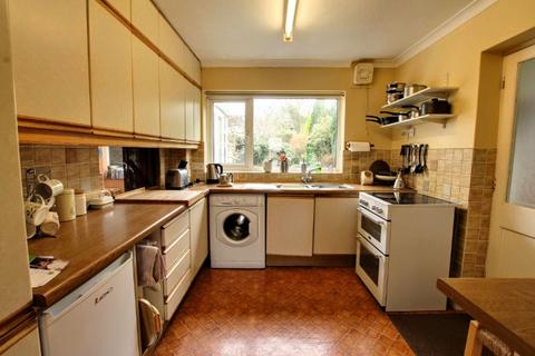 95 Barnmead, Haywards Heath, RH16 1XB