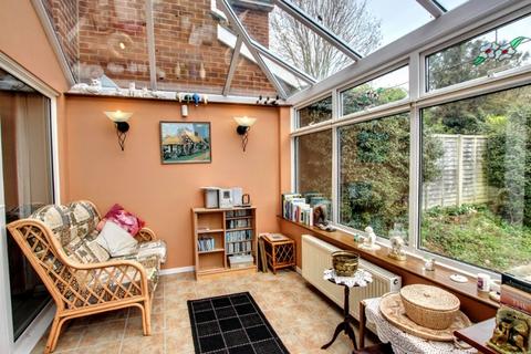 95 Barnmead, Haywards Heath, RH16 1XB