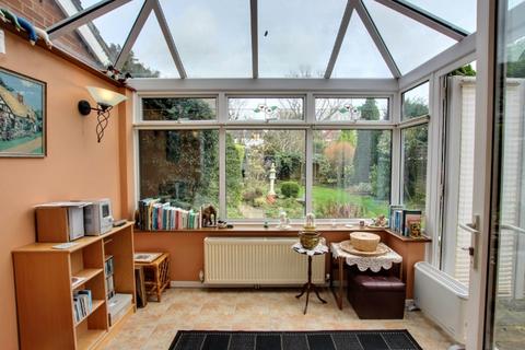 95 Barnmead, Haywards Heath, RH16 1XB
