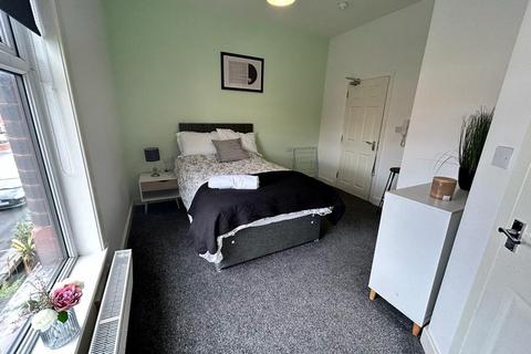 5 bedroom house share to rent, Plodder Lane, Farnworth, Bolton