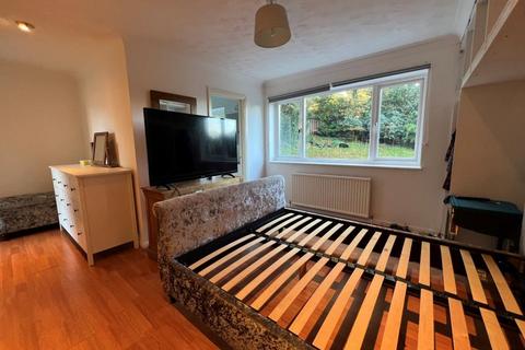 4 bedroom detached house to rent, Pantiles Close, Woking GU21