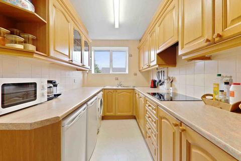 3 bedroom flat to rent, Lawrie Park Avenue, Sydenham