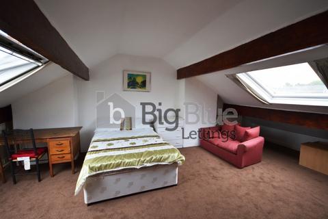3 bedroom terraced house to rent, 219 Cardigan Lane, Hyde Park, Leeds LS6