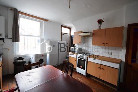 3 bedroom terraced house to rent, 219 Cardigan Lane, Hyde Park, Leeds LS6